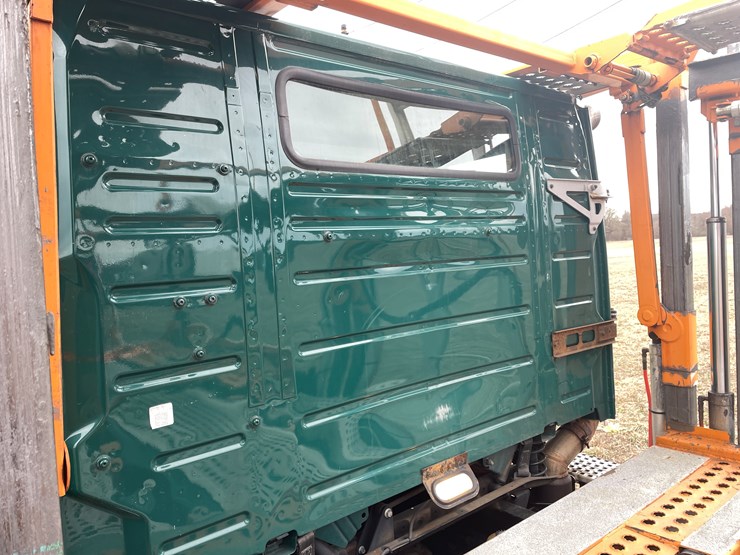 #110-•-2014-volvo-car-hauler-semi-and-trailer-(has-wi-title)-image-63