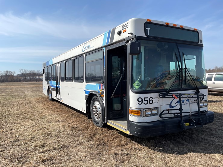 #167-•-2004-gillig-passenger-bus-(has-wi-title)-image-2