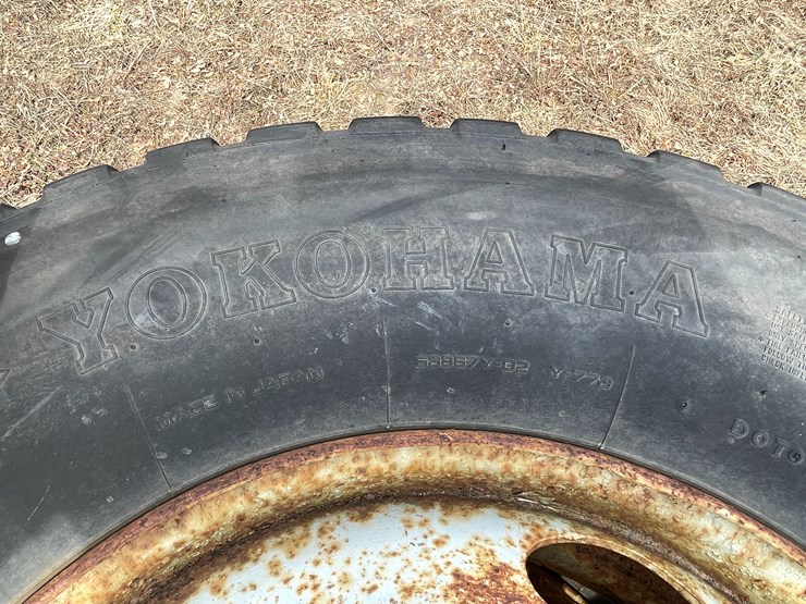#10710-•-(2)-yokohama-315/80r22.5-truck-tires-on-rims-image-6
