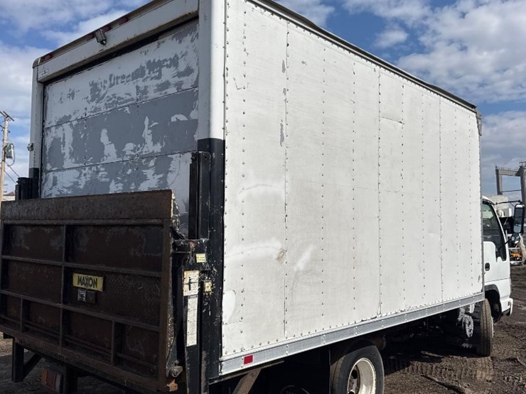 2006-isuzu-npr-image-7