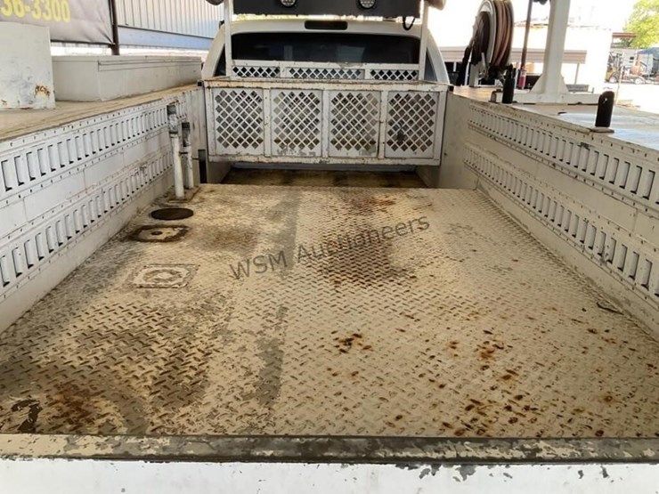 2013-ford-f550-image-11