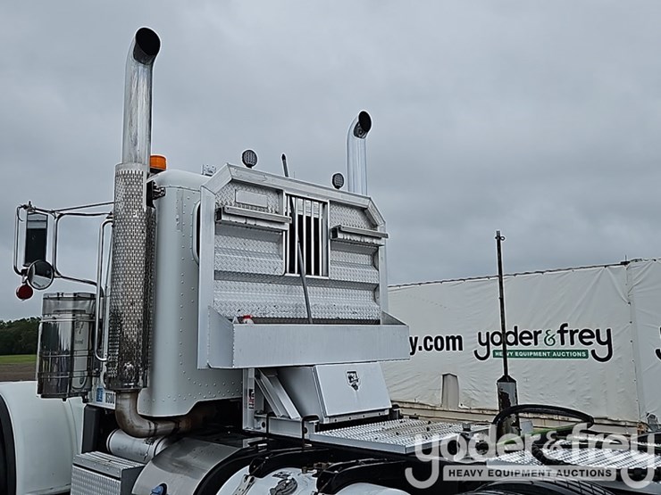 2014-peterbilt-579-image-23