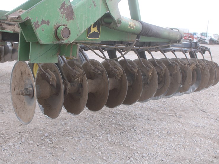 john-deere-220-image-27