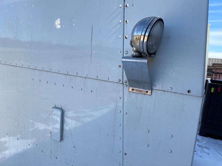 #3937-•-semi-sleeper-cab-image-25