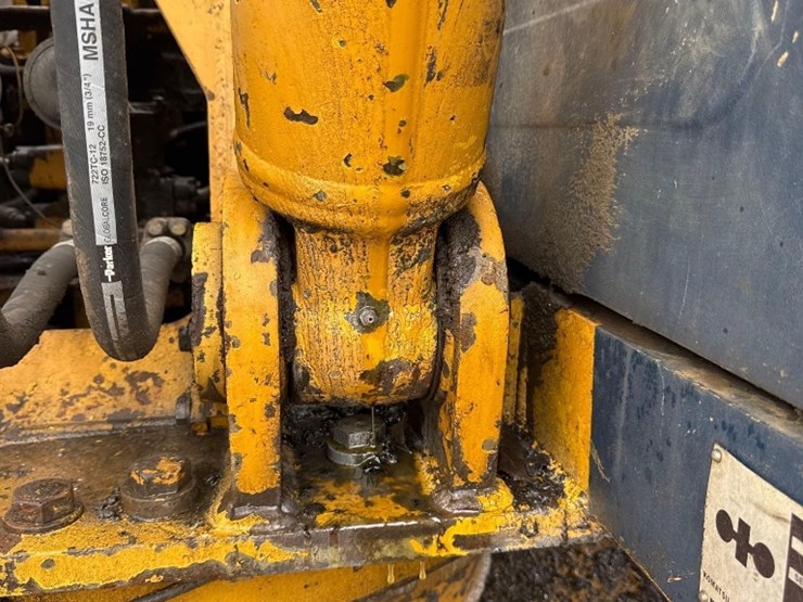 komatsu-pc220-lc-image-5