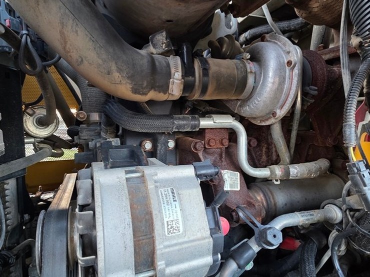 2021-deere-325g-image-48