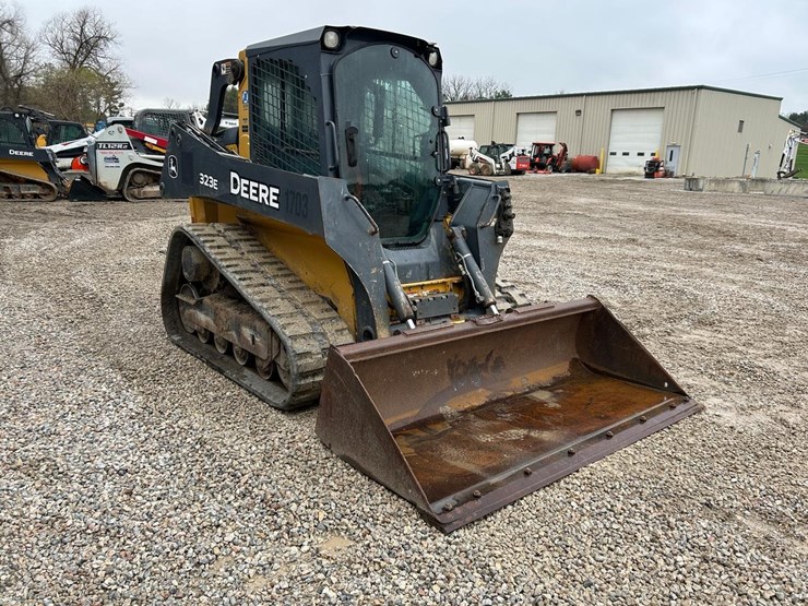 2017-deere-323e-image-6