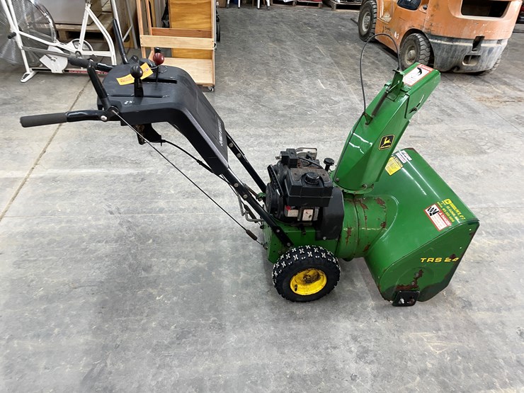 #3968-•-john-deere-trs24-snowblower-image-4