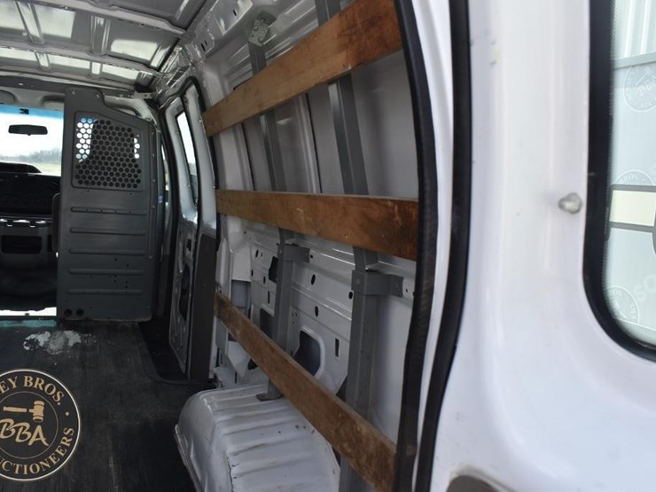 2014-ford-e250-image-22