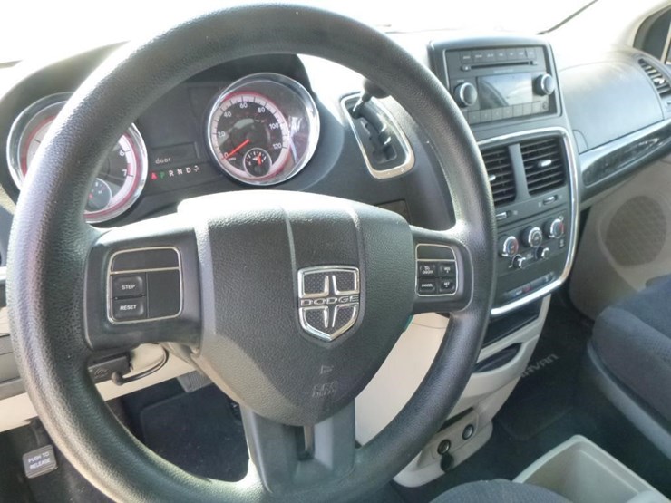 2014-dodge-grand-caravan-image-14