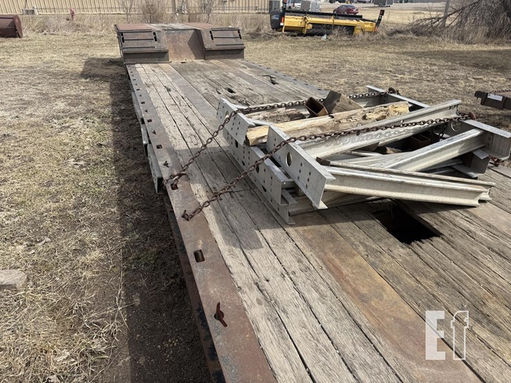 2013-2013-mov-hall-trailer-image-22