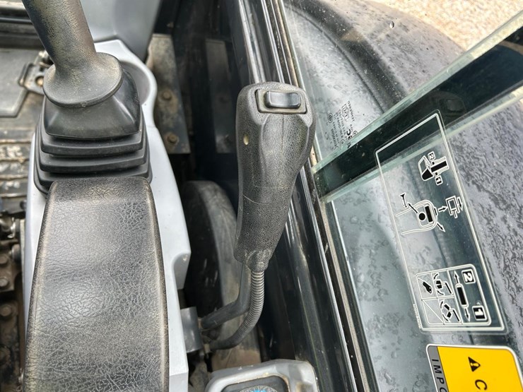 2016-kubota-kx040-4-image-22