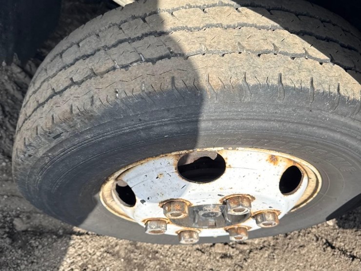 2006-isuzu-npr-image-4