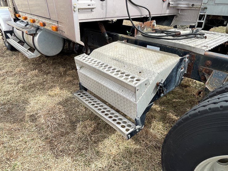 #128-•-2003-western-star-sleeper-cab-semi-tractor-(has-wi-title)-(non-runner)-image-18