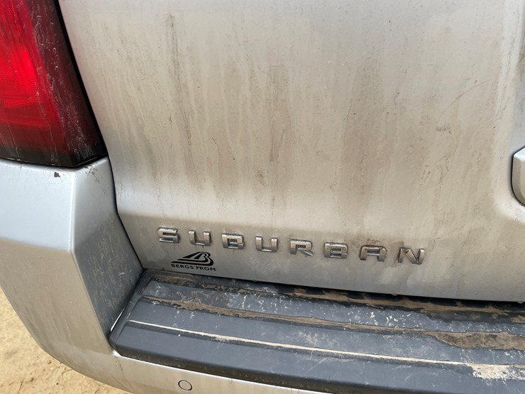 2015-chevrolet-suburban-image-10