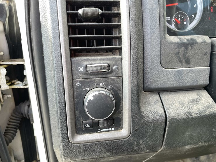 2015-dodge-2500-image-70