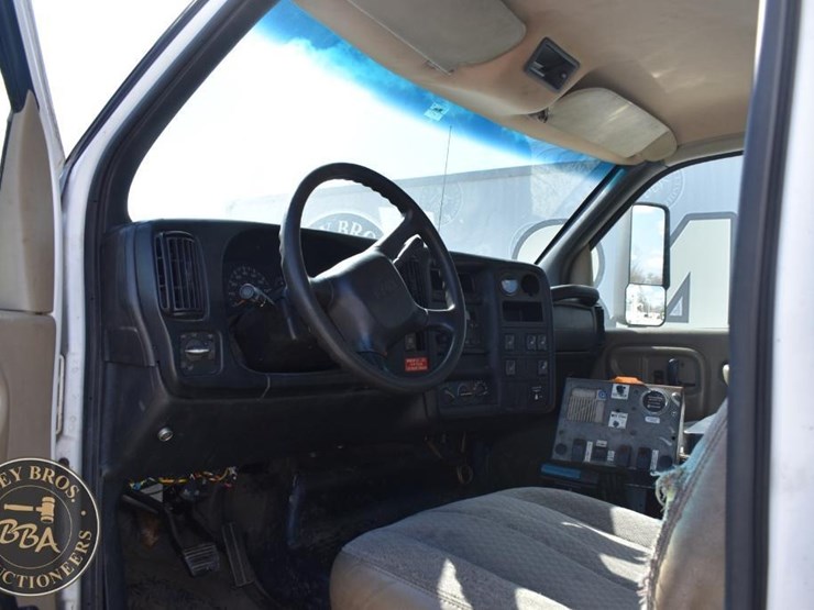 2005-gmc-topkick-image-22