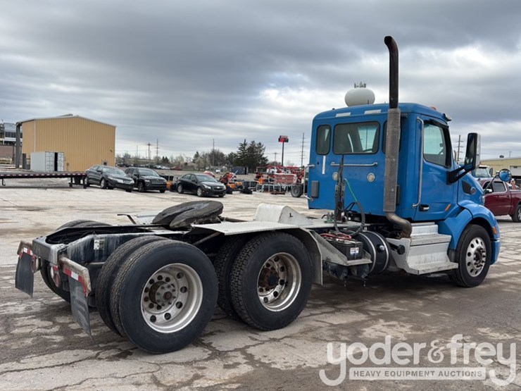 2018-peterbilt-579-image-63