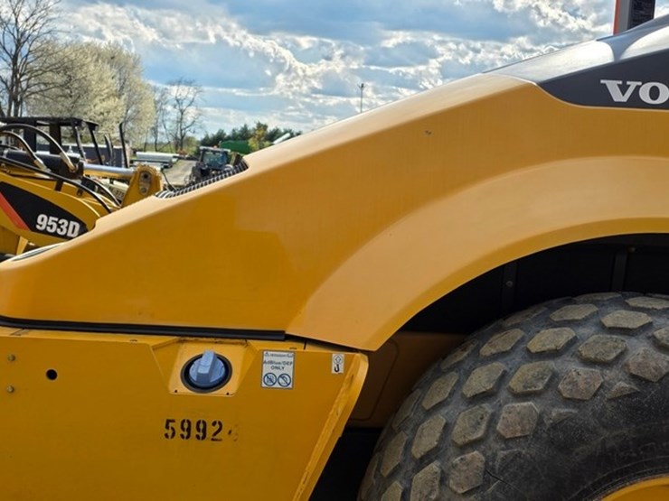 2018-volvo-sd115b-image-25