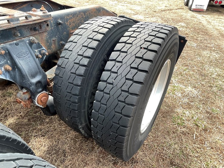 1999-peterbilt-377-image-26