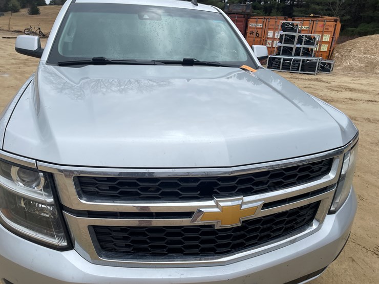 2015-chevrolet-suburban-image-15