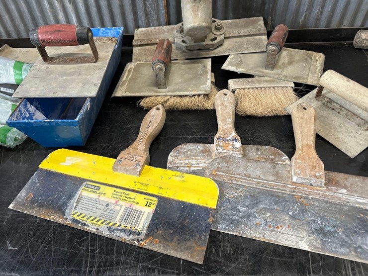 assorted-concrete-finishing-hand-tools-image-1