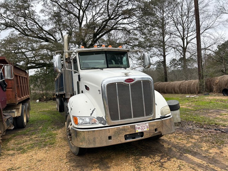 2014-peterbilt-384-image-3