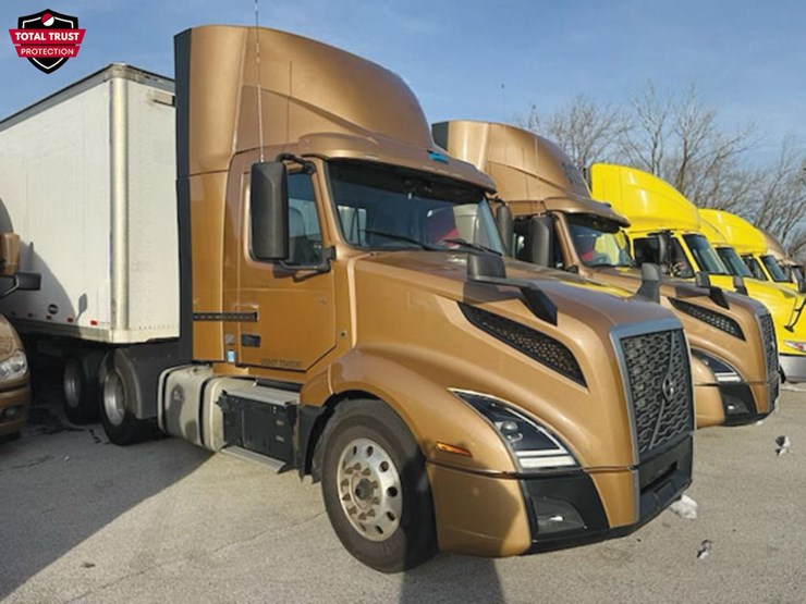 2022-volvo-vnl300-image-1