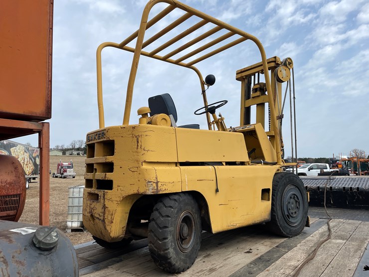 #170-•-baker-5000-lbs.-gasoline-powered-forklift-image-4