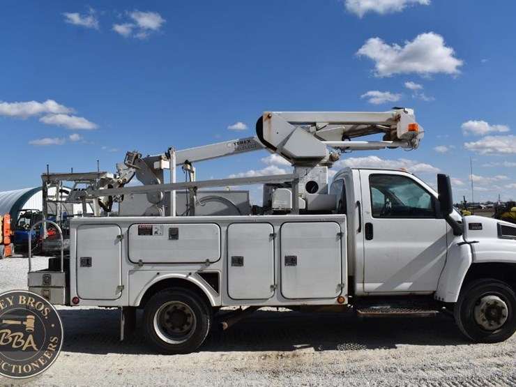 2005-gmc-topkick-image-10