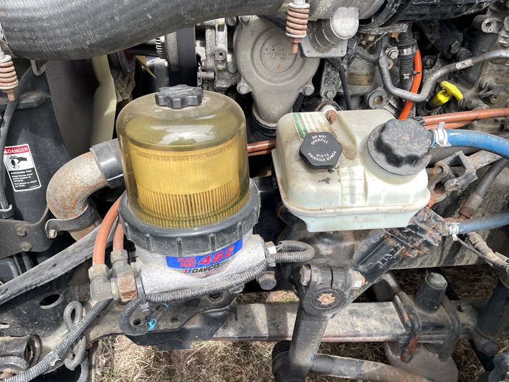 #104-•-2016-freightliner-cascade-evolution-sleeper-cab-semi-tractor-(has-wi-title)-image-43