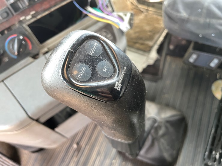 2002-caterpillar-c15-image-75