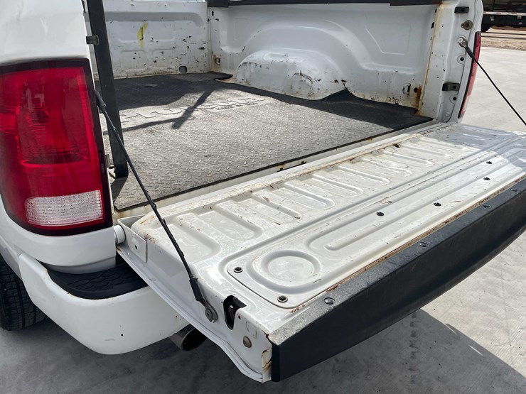 2017-dodge-1500-image-27