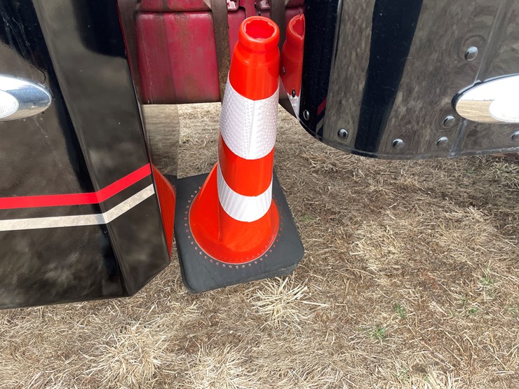 1989-peterbilt-379-image-50