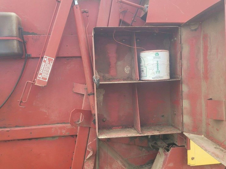 new-holland-853-image-15