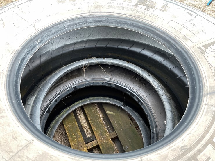 #10749-•-(2)-michelin-semi-tires-image-6