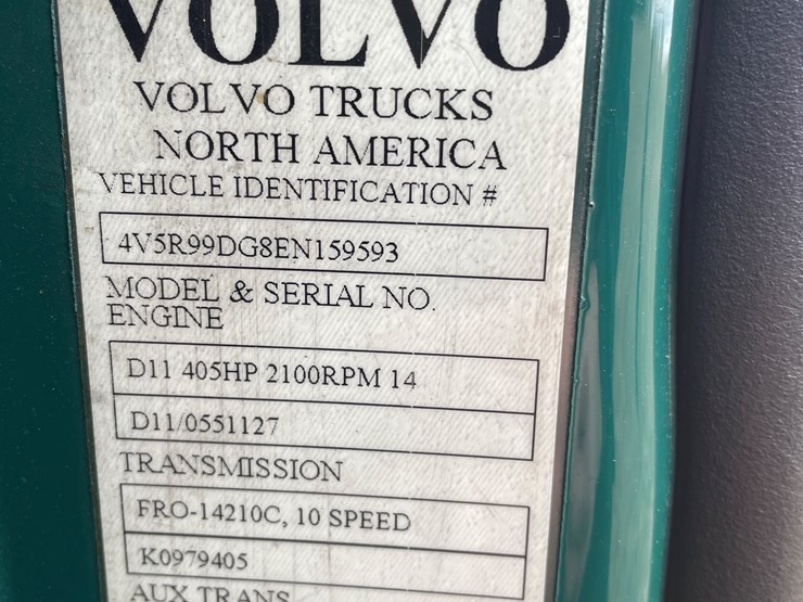 #110-•-2014-volvo-car-hauler-semi-and-trailer-(has-wi-title)-image-102