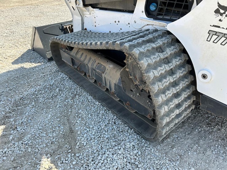 2022-bobcat-t770-image-16