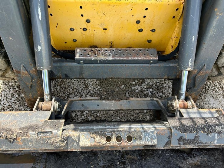 new-holland-l180-image-10