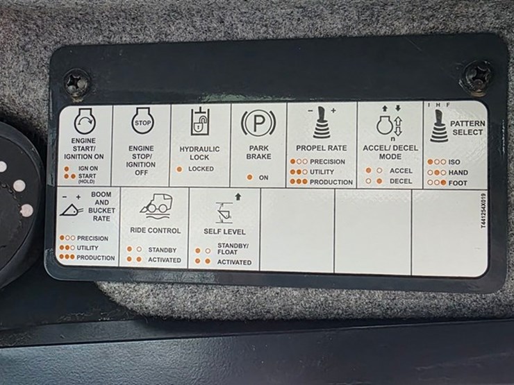 2021-deere-325g-image-61
