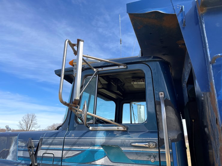 #401-•-1991-mac-rb688s-dump-truck-(has-mn-title)-image-37