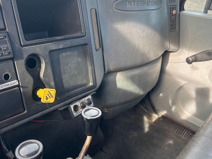 2006-international-durastar-4400-image-30