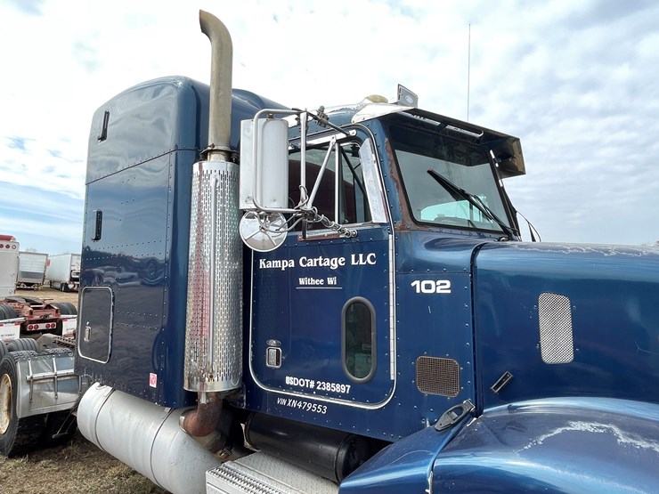 1999-peterbilt-377-image-42