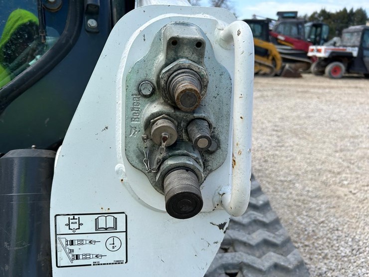 2022-bobcat-t770-image-11