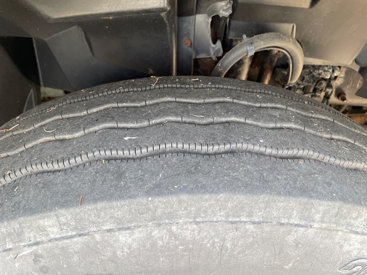 #117-•-2009-volvo-day-cab-semi-tractor-(has-wi-title)-image-16