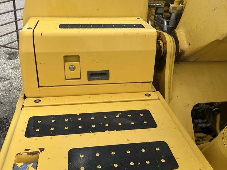 2018-komatsu-pc210-lc-11-image-21