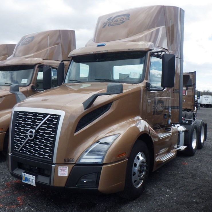 2023 VOLVO VNL300