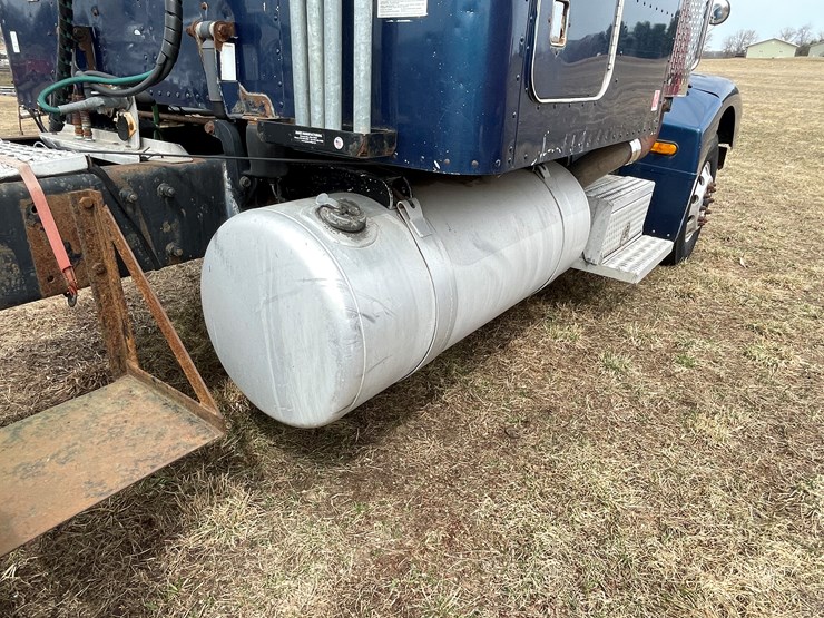 1999-peterbilt-377-image-41