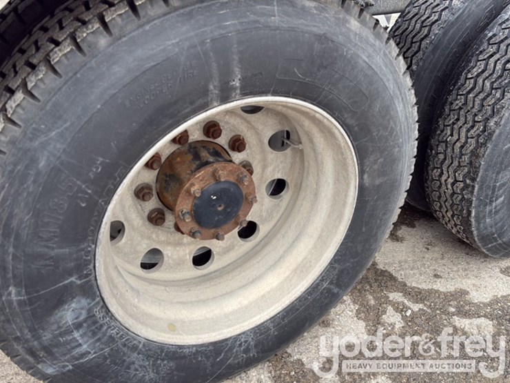 2018-peterbilt-579-image-75