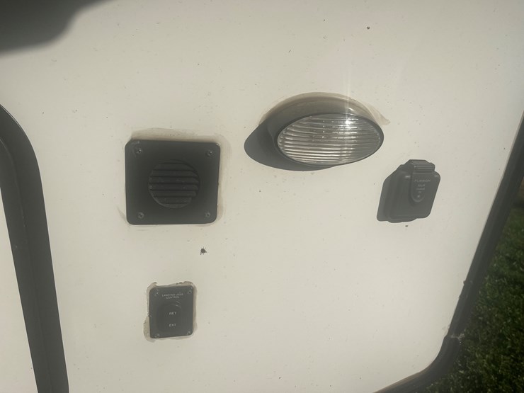 #200-•-2019-cruiser-aire-30bh-fifth-wheel-trailer-(prairie-farm)-(wi-title-in-delay)-image-17